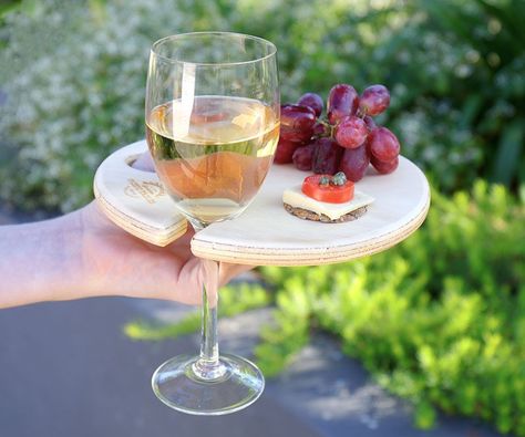 Party Palette Tray -Glass Holder & Nibbles Board Wine Glass Charcuterie Board, Charcuterie Cart, Wine Box Diy, Wood Tray Decor, Mini Cheese Boards, Party Palette, Notice Boards, Appetizer Trays, Pin Boards