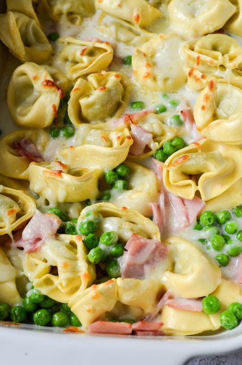 Trotelliniauflauf mit Schinken und Erbsen in cremiger Sahnesoße Gym Food, Spaghetti Pasta, Tortellini, Soul Food, High Protein, Pasta Recipes, Food Lover, Meal Prep, Low Carb