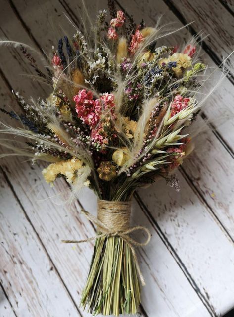 Dried And Fresh Flower Bouquet, Wedding Flowers For Bride, Flowers For Bride, Natural Wedding Flowers, Pink Bridal Bouquet, Weddings Abroad, Country Designs, Bridal Bouquet Pink, Natural Dried Flowers