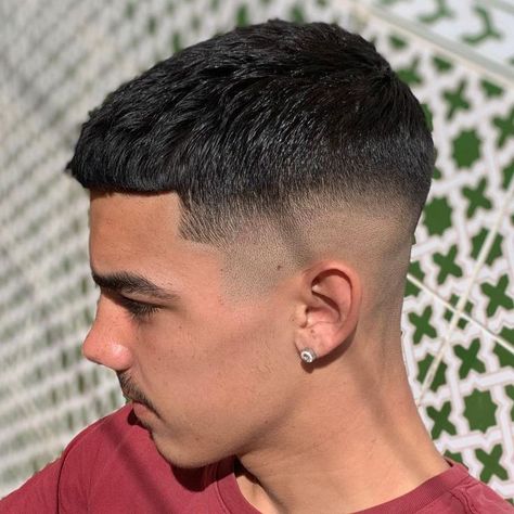 Mid Fade Short Haircut Men, Low Fade Corto, Mid Fade Haircut Men Hairstyle Short, French Crop Mid Fade, French Crop Low Fade, Low Mid Fade, High Taper Fade Haircut, Skin Fade Haircut Men, Mid Fade Haircut Men