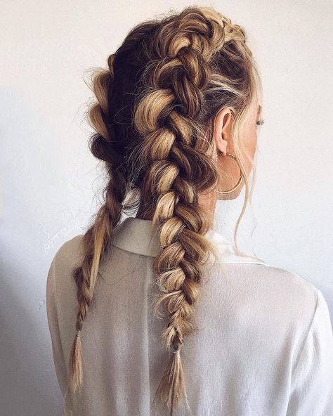 This is how to achieve beach hair no matter your hair type or texture. Image Credit: @brittsully #hair #haircut #summerhair #summerhairstyle #summer #summerfashion #beauty #beachhair Quick Beach Hairstyles, Beach Day Trip, Diamond Face Hairstyle, Easy Beach Hairstyles, Ice Blonde, Beach Hairstyles For Long Hair, Face Shape Hairstyles, Beach Hairstyles Medium, Graduation Hairstyles