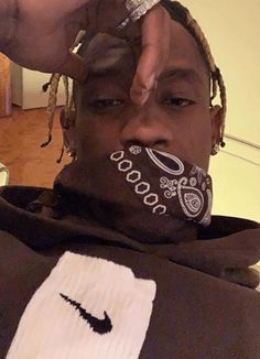 Kylie Jenner Defends  Kylie Jenner Defends Travis Scott Following Kanye West Feud La Flame Travis Scott, Carti Vibe, Aesthetic Hiphop, Travis And Kylie, Top Rappers, Lowkey Rapper, Rapper Travis Scott, Don Toliver, Punk Fashion Diy