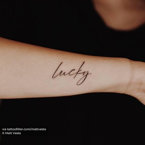 "Lucky" lettering tattoo on the wrist. Lucky Tatoos Ideas, Lucky Me Tattoo, Tattoo Script Lettering, Six Tattoo, Tattoo On The Wrist, Script Tattoos, International Tattoo, Lucky Tattoo, Animation Wallpaper