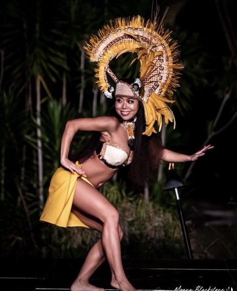 Tahitian Costumes, Ori Tahiti, Tahitian Dance, Polynesian Dance, Tahiti, Costume Ideas, Women Girl, Wonder Woman, Festival