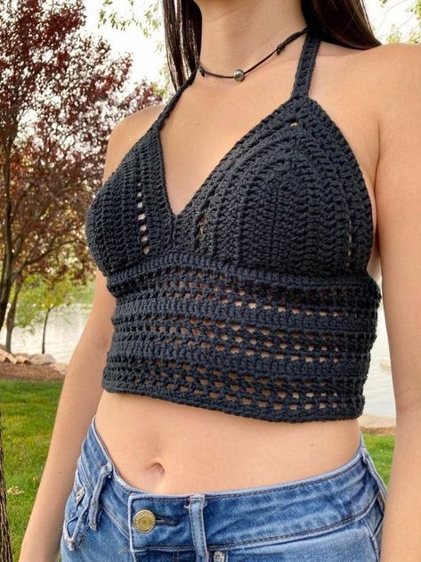 #crochetpattern #crochettop #crochetdesign #crochetideas Bra Diy, Crocheted Tops, Bold Boho, Crochet Tee, Crochet Boho Top, Crochet Bra, Crochet Daisy, Crochet Summer, Crochet Fashion Patterns