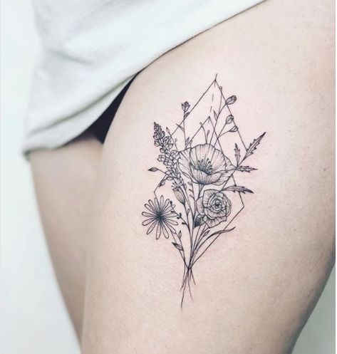 Laura Martinez Hips Tattoo, Geometric Flower Tattoo, Gladiolus Tattoo, Single Needle Tattoo, Bouquet Tattoo, Armband Tattoo Design, Poppies Tattoo, Gladioli, Inspiration Tattoos