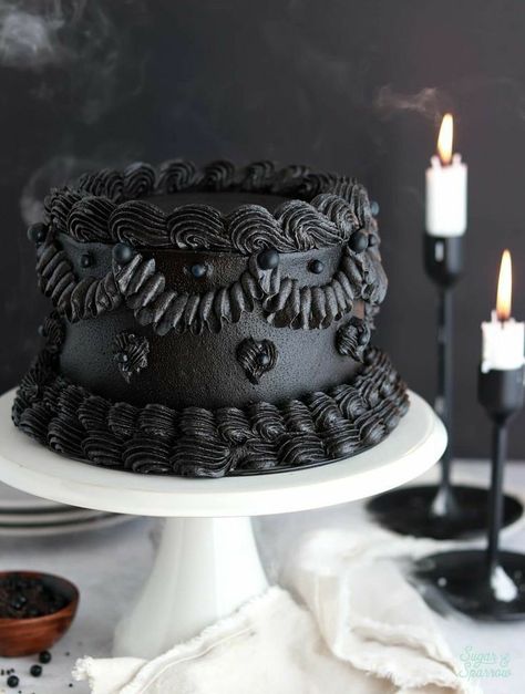 Black Velvet Cake Recipe, Black Velvet Cake, Goth Cakes, Cherry Chip Cake, Black Velvet Cakes, Spooky Halloween Cakes, Pasteles Halloween, Gothic Cake, Bolo Vintage