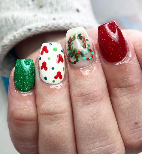 Disney Nail Ideas, Disney Princess Nail, Aesthetic Christmas Nails, Disney Themed Nails, Disney Princess Nails, Disney Christmas Nails, Disneyland Nails, 50 Aesthetic, Disney Nail Designs