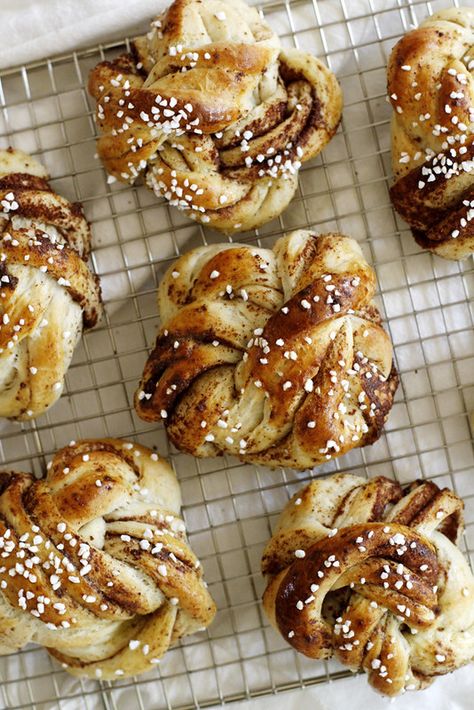 Cardamom Bread Swedish, Swedish Pastries, Swedish Cardamom Buns Recipe, Cardamom Buns Recipe, Swedish Cardamom Buns, Cardamom Recipe, Swedish Food, Cardamom Buns, Holiday Baking Recipes