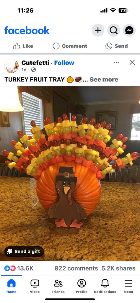 Thanksgiving Party Food, Fruit Turkey, Thanksgiving Fruit, Edible Centerpieces, Turkey Platter, Fruit Kabobs, Fruit Display, Edible Arrangements, Party Trays