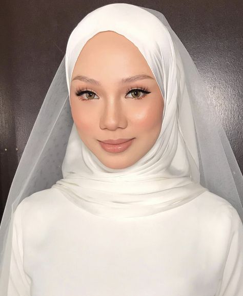 Malay Bridal Makeup, Malay Wedding Makeup Look, Makeup Nikah Malaysia, Nikkah Makeup Looks Simple, Malaysian Wedding Dress Muslim, Engagement Dress Hijab Simple, Nikah Makeup Look, Tunang Makeup, Wedding Makeup Hijab