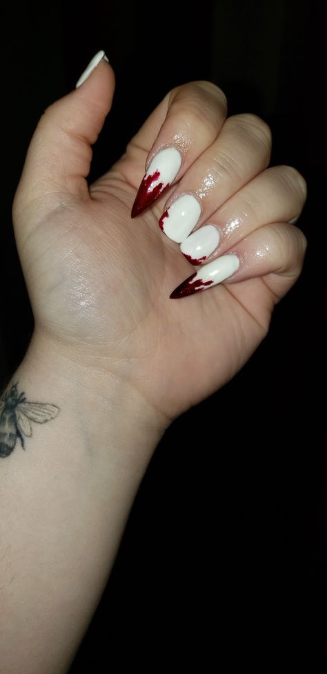 Vampire Nails Short, Vampire Theme Nails, Teeth Nails Art, Halloween Nails Vampire Teeth, Fangs Nails, Fang Nails, Vampire Fang Nails, Halloween Fang Nails, Halloween Nails Vampire