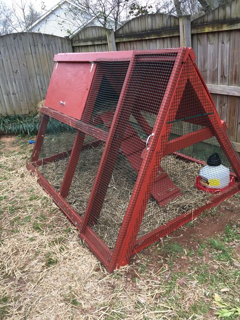 Frame Chicken Coop, Diy Chicken Coop Ideas, A Frame Chicken Coop, Chicken Coop Ideas, Urban Chicken Farming, Portable Chicken Coop, Chicken Tractors, Chicken Tractor, Urban Chickens