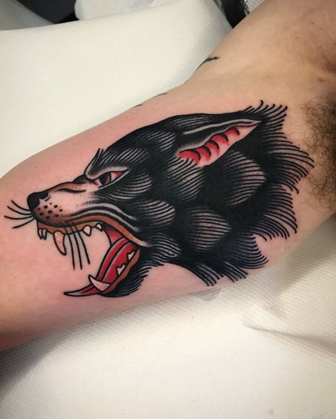 Traditional Back Of Neck Tattoo, Wolf Tattoo Traditional, Black Flash Tattoos, Coyote Tattoo, Fenrir Tattoo, Watercolour Tattoo, Traditional Black Tattoo, Tattooed Woman, Traditional Style Tattoo