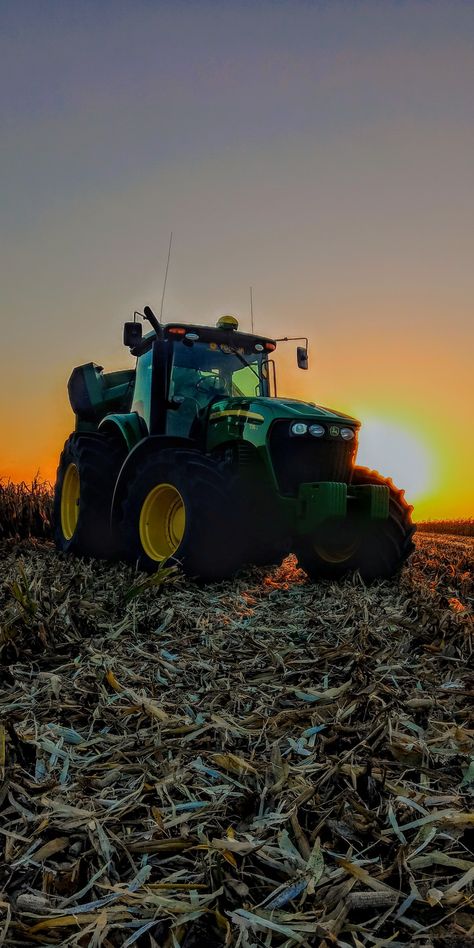 John Deer Wallpaper, Farming Wallpaper Iphone, Tractor Aesthetic, John Deere Wallpaper, Traktor Pulling, Tractor Wallpaper, Tractor Photography, John Deere Tractors Pictures, John Deere Garden Tractors