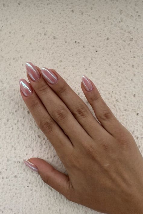 The famous hailey bieber nails 🎀 so clean and cute Soft Pink Pearl Nails, Pink Pearly Nail, Bridal Nails Simple Elegant, Pale Pink Pearl Nails, Pearly Nails Pink, Peal Nail, Pearly Pink Nails, Pearl Pink Nails, Pink Pearl Nails