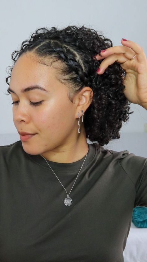 Creative Braided Headband Hair Ideas Braided Headband Hairstyles, Headbands Hairstyles Short, Curly Hair Advice, Curly Hair Dos, Curly Braided Hairstyles, Curly Hair Color, Braided Headband Hairstyle, Curly Hair Accessories, Short Natural Curly Hair