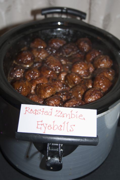 Perfectly gross Halloween food! Roasted Zombie Eyeballs (Sweet and Spicy Meatballs) Gross Halloween Foods, Halloween Potluck, Zombie Baby, Creepy Halloween Party, College Costumes, Hocus Pocus Party, Zombie Birthday, Halloween Party Snacks, Halloween Appetizers