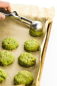 Easy Baked Falafel, Falafel Easy Recipe, Easy Vegan Falafel Recipe, Easy Homemade Falafel, Baked Falafel Recipe Canned Chickpeas, Vege Snack Ideas, Falafel Recipe Canned Chickpeas, Oven Baked Dinner Recipes, Broccoli Falafel