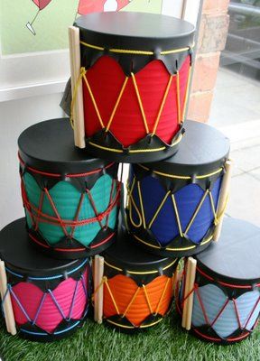 african drum craft for kids | My Poppet : your weekly dose of crafty inspiration African Drum Craft, Drum Craft For Kids, Diy Kwanzaa Decorations, Drum Craft, Instrument Craft, Homemade Instruments, African Drum, Diy Instruments, African Crafts