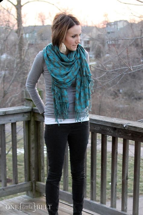 Teal Scarf Outfit, Crystal Clothes, Teal Scarf, Modern Womens Fashion, Scarf Outfit, Gossip News, Cold Weather Fashion, Large Scarf, 2014 Fashion