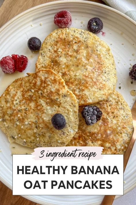 Try these banana oatmeal pancakes, a 3 ingredient healthy recipe for a healthy breakfast. These delicious oatmeal banana pancakes are packed with protein, making them perfect protein pancakes with banana and oats. Enjoy these oatmeal pancakes as balanced breakfast pancakes with banana pancakes with oats and eggs. Prep Ahead Breakfast, Banana Egg Oat Pancakes, Oatmeal Banana Pancakes, Pancakes With Banana, Oat Pancake Recipe, 3 Ingredient Pancakes, Oatmeal And Eggs, Easy Banana Pancakes, Oats Recipes Breakfast