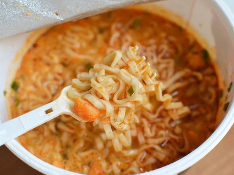 Cup Noodles Finally Got the Change We’ve Been Waiting 50 Years For 3 Ingredient Dinners, Three Ingredient Recipes, Condensed Tomato Soup, Homemade Spaghetti Sauce, Bacon In The Oven, Homemade Spaghetti, Bacon Tomato, Ramen Recipes, Cup Noodles