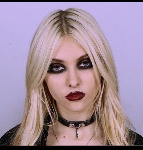 90s Punk Makeup, Jenny Humphrey Style, Taylor Momsen Style, Taylor Momson, Taylor Michel Momsen, Blonde Halloween Costumes, 2000s Pop, Pretty Punk, Id Picture