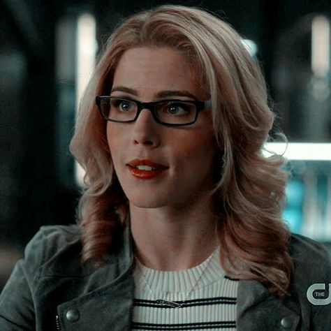 Oliver Queen Felicity Smoak, Arrow Felicity, Female Celebrity Crush, Arrow Icon, Emily B, Oliver And Felicity, Felicity Smoak, Arrow Tv, Dc Icons