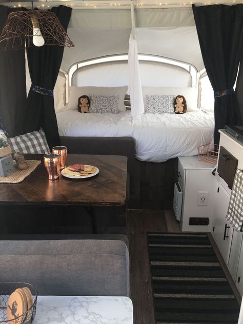 16 Best Pop Up Camper Makeover Ideas On A Budget - Camper Life Tent Trailer Remodel, Best Pop Up Campers, Caravan Interiors, Popup Camper Remodel, Pop Up Tent Trailer, Glamper Camper, Static Caravan, Pop Up Trailer, Camper Trailer Remodel