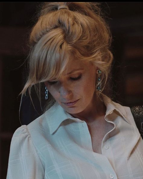 Kelly Riley, Yellowstone Style, Beth Dutton Style, Yellowstone Series, Honey Blonde Hair Color, Kelly Reilly, Beth Dutton, Hair Color Auburn, Honey Blonde Hair