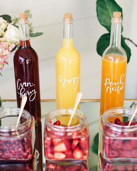 17 Cocktail Ideas for Your Bridal Shower #BridalShower #BridalShowerIdeas #WeddingInspiration #BridalShowerParty | Martha Stewart Weddings - Genius Ways to Serve Cocktails at Your Bridal Shower Backyard Styles, Wedding Shower Brunch Decorations, Glace Fruit, Bridal Shower Drinks, Wedding Shower Brunch, Backyard Bridal Showers, Brunch Decor, Buffet Ideas, Bubbly Bar