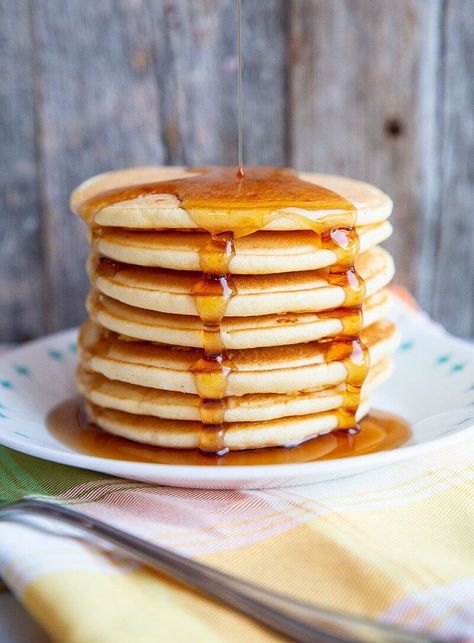 How to Make Bisquick® Pancakes (biscuit mix pancakes) - The Kitchen Magpie Simple Homemade Pancakes, How To Make Bisquick, Bisquick Pancakes, Easy Homemade Pancakes, Biscuit Mix, Homemade Pancakes, New Version, Magpie, The Kitchen