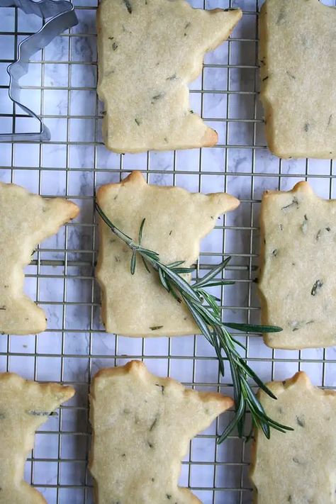 Rosemary Shortbread Cookies - Hungry by Nature Dessert Shakes, Nature Recipes, Rosemary Shortbread Cookies, Savory Cookies, Rosemary Shortbread, Shower Foods, Cookies Shortbread, Shortbread Cookies Easy, Almond Shortbread Cookies