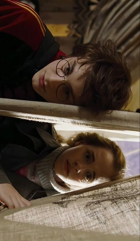 Hermione Wallpaper, Harry Potter And Hermione, Young Harry Potter, Wallpapers Pc, Harry Potter Painting, Daniel Radcliffe Harry Potter, Harry And Hermione, Harry Potter Scene, Images Harry Potter