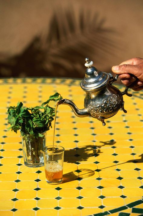 Pouring Moroccan Tea Moroccan Mint Tea Recipe, Mint Tea Recipe, Arabic Tea, Moroccan Aesthetic, Moroccan Tea, Moroccan Mint Tea, Cheap Coffee, Moroccan Art, Tea Glasses