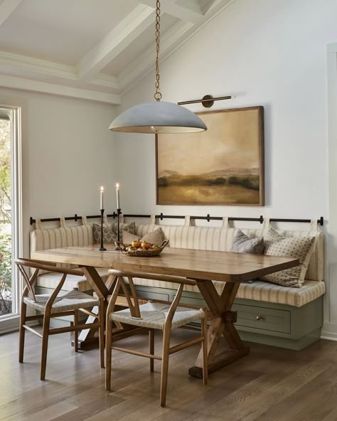 Kitchen banquette seating - the ultimate game-changer for cozy dining! 😍 Ditch the traditional table and chairs, and opt for a sleek, space-saving banquette instead. Not only will it maximize your floor space, but it’ll also create a warm and inviting nook that’s perfect for family meals or casual gatherings. And the best part? You can customize it to fit your kitchen’s unique style and layout! Go for a corner bench seat to snuggle into tight spaces, or opt for a U-shape banquette to creat... Eat In Kitchen Nook, Dining Room Banquette, Kitchen Eating Area, Corner Bench Seating, Bench Seat Dining, Eating Nook, Dining Room Nook, Seating In Kitchen, Banquette Seating In Kitchen