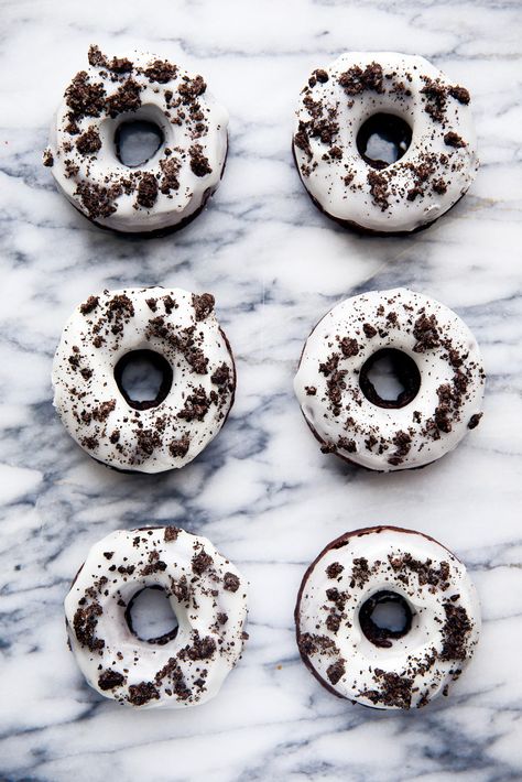 Oreo donuts Donat Glaze, Oreo Donuts, Kue Macaroon, Chocolate Doughnuts, Resipi Kek, Broma Bakery, Oreo Recipes, Doughnut Recipe, Makanan Diet