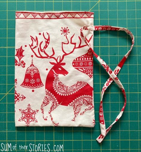 Sewn Christmas Gift Bags, Diy Cloth Christmas Gift Bags, Fabric Gift Bags Diy Simple, Xmas Fabric Gift Bags, Textile Gift Wrapping, Easy Fabric Gift Bags, Quilted Christmas Gift Bags, Make Fabric Gift Bags, Christmas Fabric Bags Diy