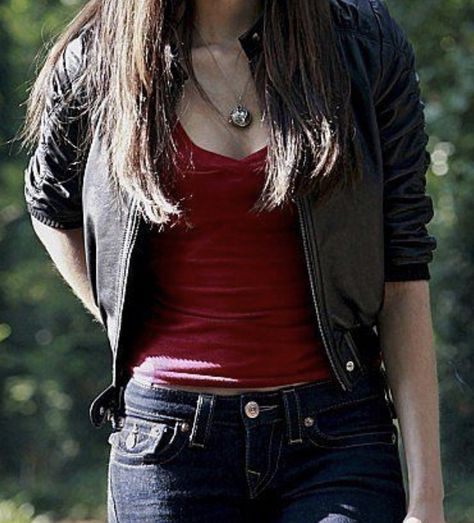 Elena Gilbert Style, Vampire Diaries Outfits, 00s Mode, Elena Gilbert, Edgy Outfits, 2000s Fashion, School Fashion, Boho Chic Fashion, Looks Vintage