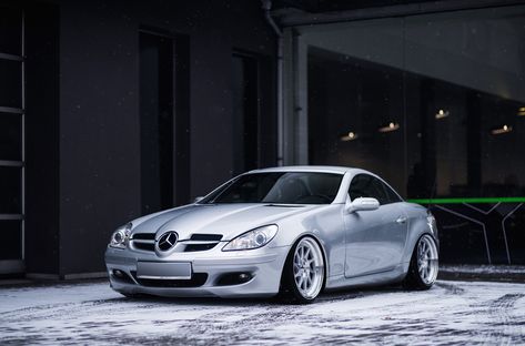 Silver Bullet: Sleek Customized Mercedes SLK Class Slk R171 Mercedes, S500 Mercedes, Mercedes Benz Slk 350, Mercedes 200, Mercedes Brabus, Mercedes Benz World, Mercedes Benz Coupe, Mercedes Cars, Mercedes Wallpaper