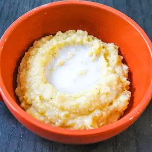 Healthy Grits, Keto Grits, Healthy Grits Recipe, Healthy Grits Breakfast, Low Fat Cornbread Recipe, Are Grits Healthy, Cheesy Cauliflower Grits, Low Calorie Cheese, Low Fat Breakfast