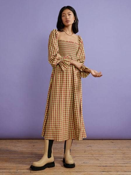 5 Affordable Trends London Girls Are Wearing This Summer | Who What Wear UK Valentino Shirt, Seersucker Dress, Slow Fashion Brands, Skirt Co Ord, Half Zip Sweaters, Dress 16, Gingham Dress, Print Crop Tops, Summer Trends