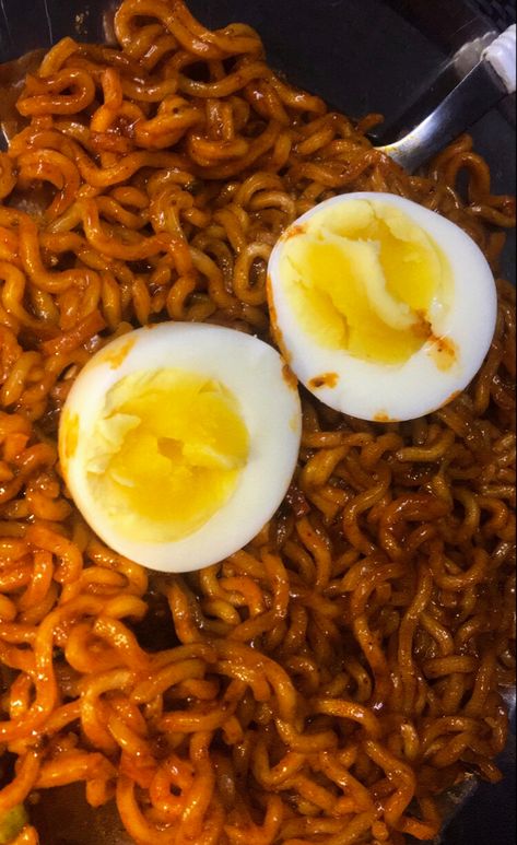 Ramen Pictures Instagram, Ramen Snap, Spicy Ramen Noodle Recipes, Samyang Noodles, Cheesy Ramen, Buldak Ramen, Spicy Ramen Noodles, Big Snacks, Bff Photography