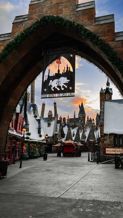 Harry Potter World Aesthetic, Wizarding World Aesthetic, Wizarding World Of Harry Potter Pictures, Universal Hogwarts, Wizarding World Of Harry Potter Aesthetic, Harry Potter Japan, Universal Wizarding World, Hp Visuals, Unclench Your Jaw