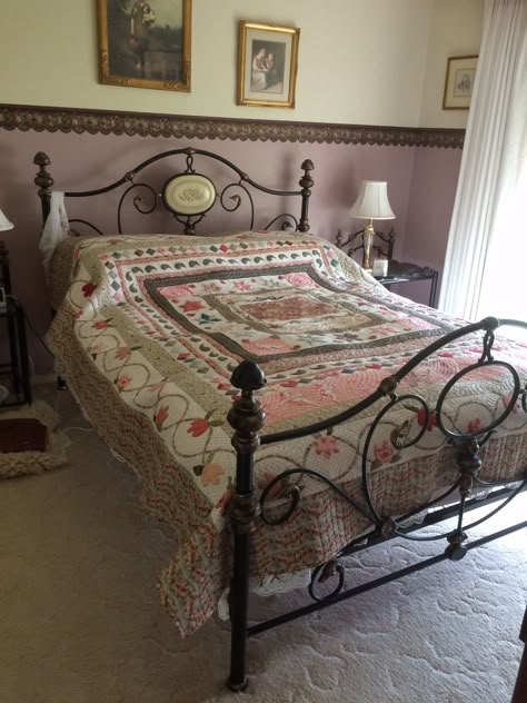 Cast Iron Bedroom Ideas, Country Victorian Decor, Dark Academia Room Decor, Susan Smith, Victorian Bedroom, Cute Room Ideas, Pretty Room, My Bed, House Room