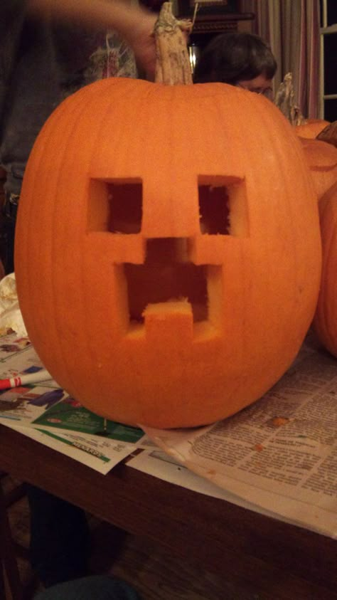 Minecraft Pumpkin | Minecraft Pumpkin Carving Patterns Minecraft Creeper Pumpkin, Minecraft Carved Pumpkin, Creeper Pumpkin, Pumpkin Minecraft, Easy Pumpkin Carving Patterns, Minecraft Pumpkin, Minecraft Halloween, Pumpkin Idea, Pumpkin Stencils Free