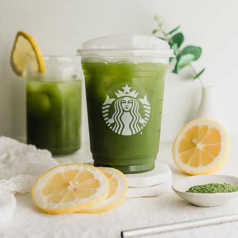 Matcha Tea Lemonade (Starbucks Copycat) Green Tea Lemonade Recipe, Lemonade Simple Syrup, Peach Green Tea Lemonade, Copycat Drink Recipes, Passion Tea Lemonade, What Is Matcha, Matcha Lemonade, Green Tea Lemonade, Starbucks Matcha