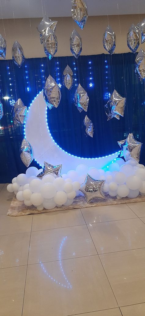 Moonlight Birthday Theme, Sweet Sixteen Under The Stars Theme, Celestial Party Ideas, Stary Night Quince, Prom Night Decoration, Under The Stars Quinceanera Theme, Quince Decorations Ideas, Quince Centerpieces, Starry Night Prom