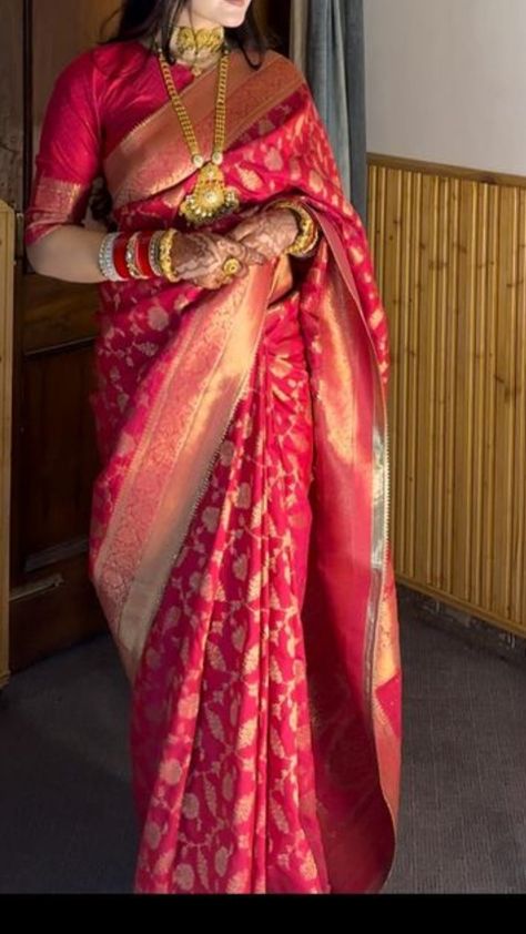 Saree For Newly Married Bride, Saree For Reception Brides, Red Saree Bridal, Fashionable Saree, Indian Wedding Gowns, Reception Bride, Bridal Sarees South Indian, Wedding Moodboard, Fashionable Saree Blouse Designs